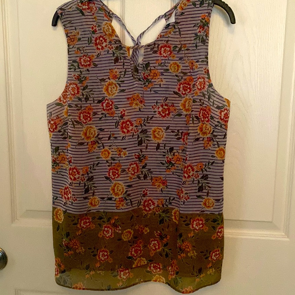 Cabi Penelope blouse in a beautiful bronze and green floral. Size M.